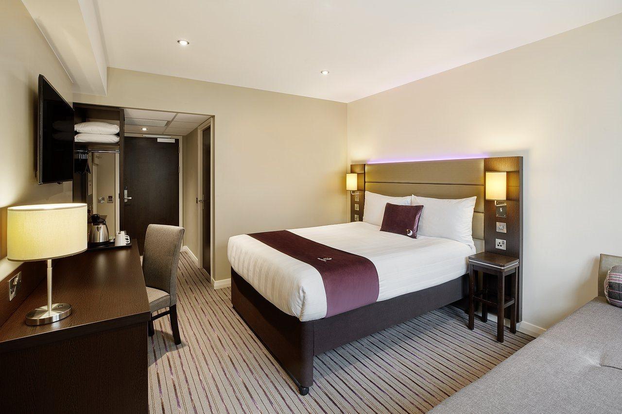Premier Inn London Sutton Sutton  Extérieur photo